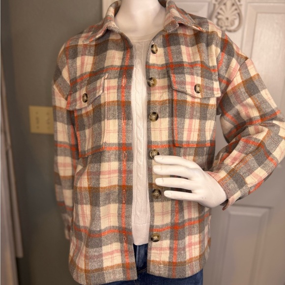 Altar'd State Size Small Cream Plaid Shacket. - Picture 2 of 12
